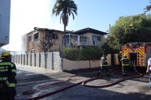 69-jarige Pensioentrekker in waaksaal ná verwoestende huisbrand in Strand