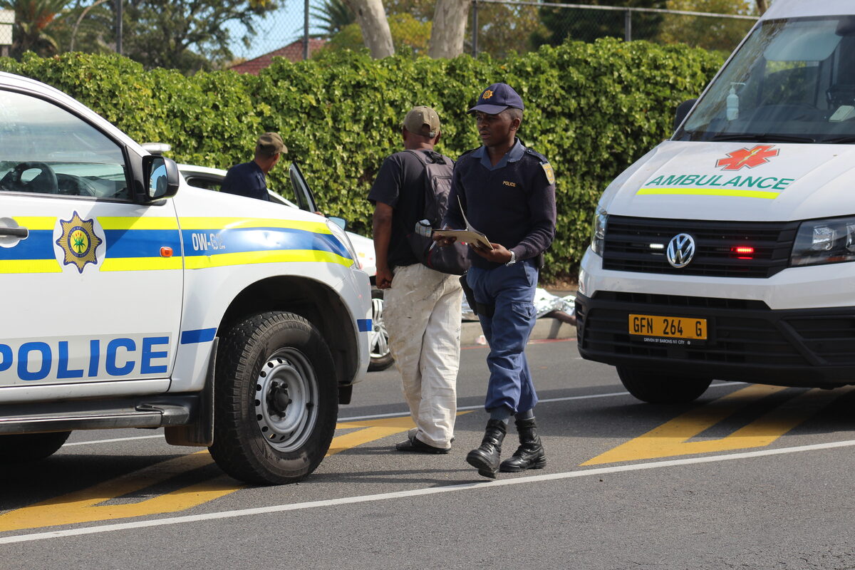 Somerset West police have opened an inquest docket following a fatal incident in Andries Pretorius Street on Wednesday (7 May). According to a police spokesperson, officers were called to the scene by officers of a security company at 12:47. "An unknown woman had collapsed near the main entrance of a primary school." Asked what the circumstances surrounding the woman's collapse were and consequent death, the spokesperson said: "At this stage it is still unknown."