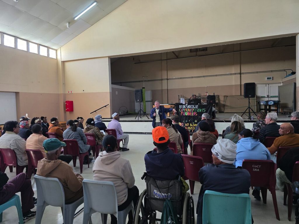 Unathi Youth Desk hou saamtrek in Macassar oor 'rowwe slapers'. Peck kondig nuwe skuiling vir hulle in Somerset-Wes aan.