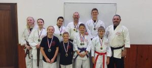 Strand-karateka oes stringe medaljes