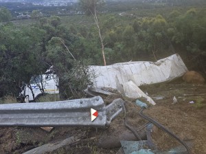 Vragmotor-ongeluk ontwrig verkeer op N2 by Sir Lowryspas