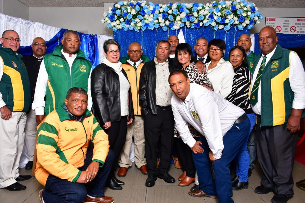 Voormalige Protea-rugbyspelers en hul gades by die Strand-rugbyklub se 90ste vieringe.