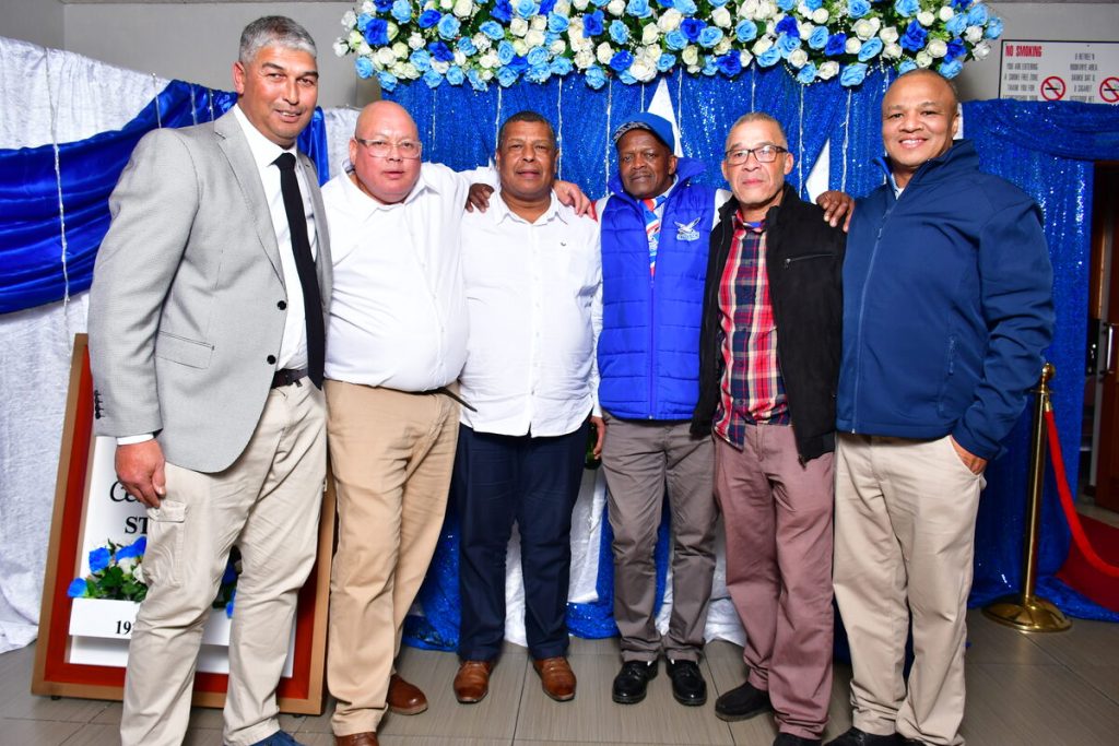 Groep Strand-rugbyklub oudspelers by die 90ste verjaardagviering