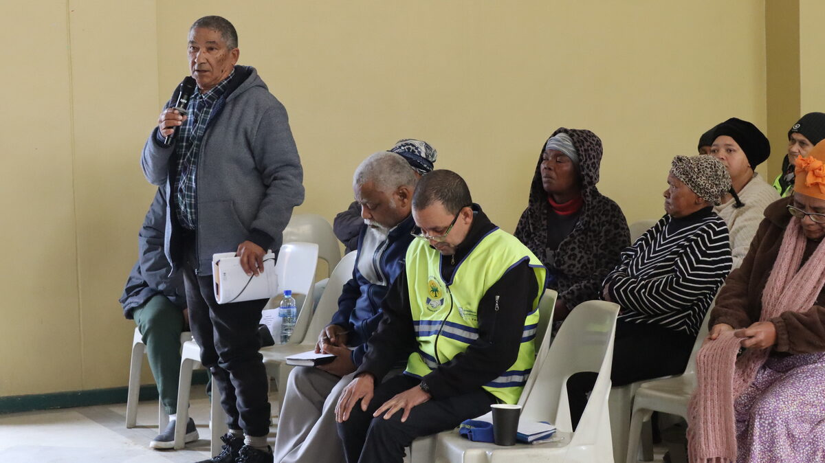 Willie Engelbrecht vra kol. Nodume oor sjebiens waar polisie verbyry en stel voor dat honde-eenhede dwelmhuise deursoek.