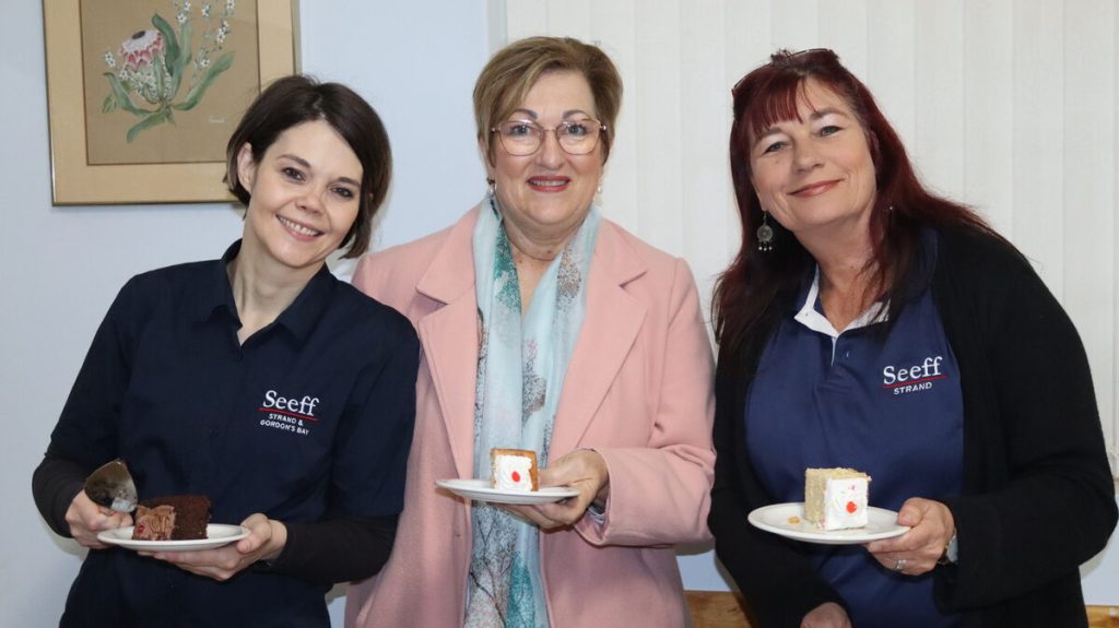 Koekborge van Seeff Strand: Ursula Snyman, Amanda Spence, Anel Combrinck.