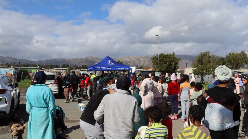 ACVV Somerset-Wes en aanklaers van Somerset Wes deel sop uit by Chris Nissen Park op Mandeladag