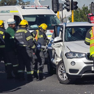 Driver rescued by ‘jaws of life’ after alleged red light crash in Somerset West