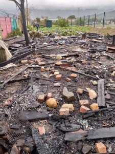 Vlamme ontbloot ‘donker geheime’ ná wendyhuis-brand by Strand-tuin