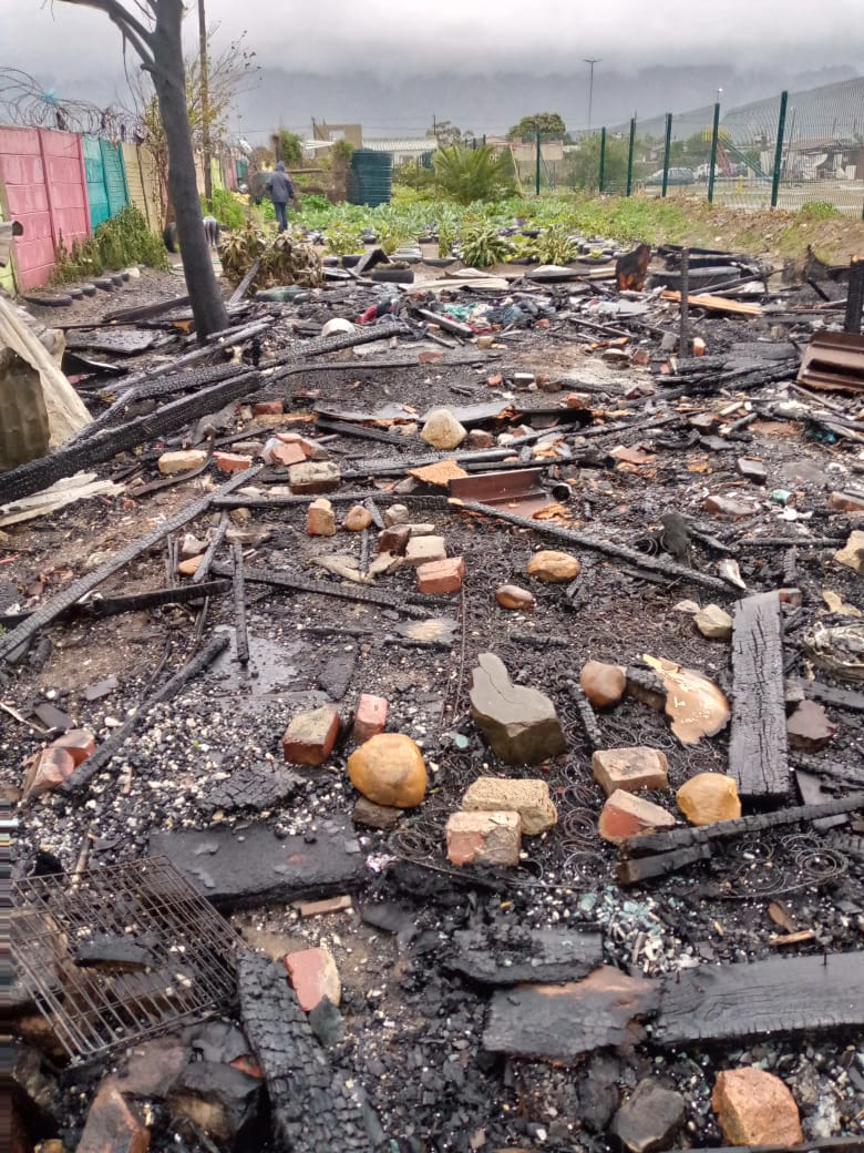 Vlamme ontbloot ‘donker geheime’ ná wendyhuis-brand by Strand-tuin