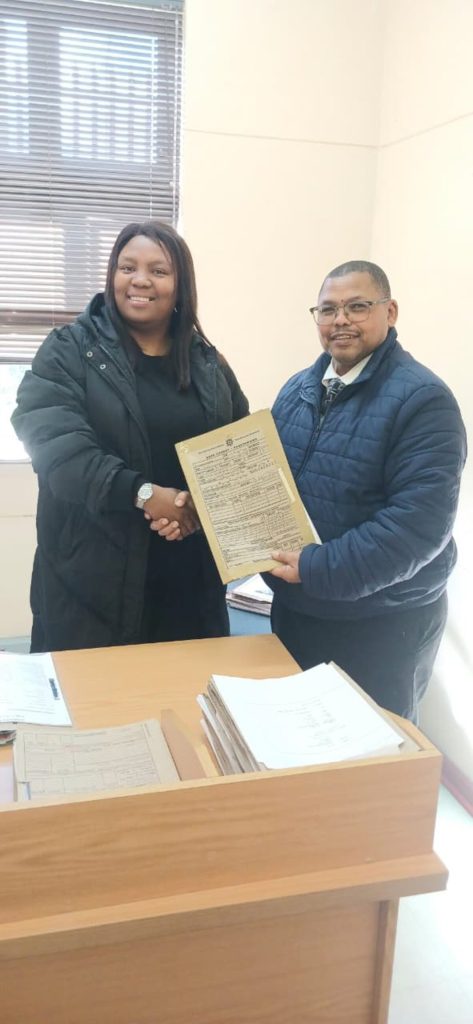Detective Sergeant Gwagwa (left) congratulated by Detective Warrant Officer Lottering for murder conviction.