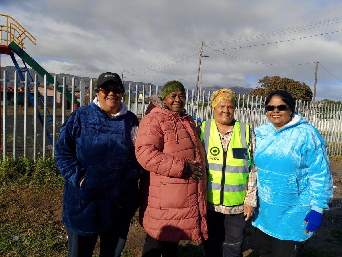 Snuggle Huggle-organiseerders: Zainab White, Sadiqa Youd, Nadia Jonas en raadslid Cerfontein.