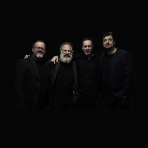 Neil Sandilands en vriende bring ‘Die Vyftigers’ na Strand se Drama Factory