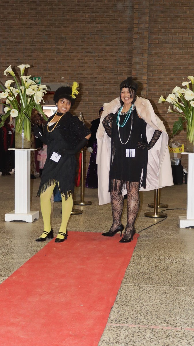 Tamaryn Adonis and Liezel Samuels dressed in authentic 1920s attire.