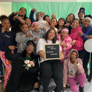 Junior raadslid begin inisiatief om tienermeisies op te hef met Worthy Girls