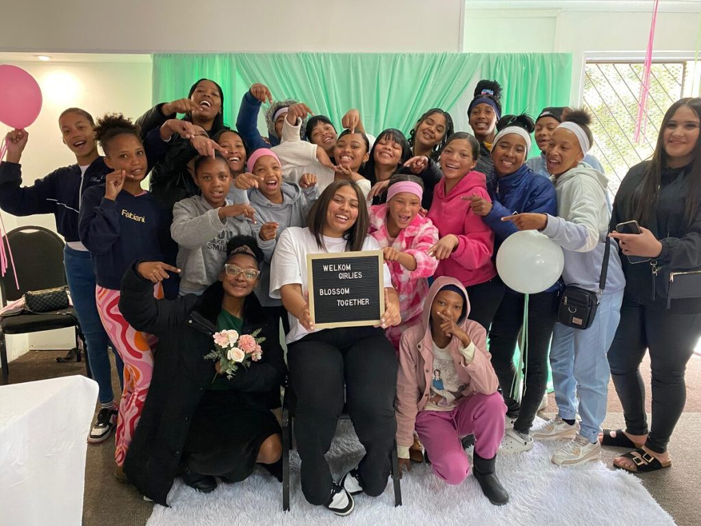 Junior raadslid Tatum Hector van Macassar begin haar Worthy Girls Team-inisiatief om 21 tienermeisies te bemagtig.