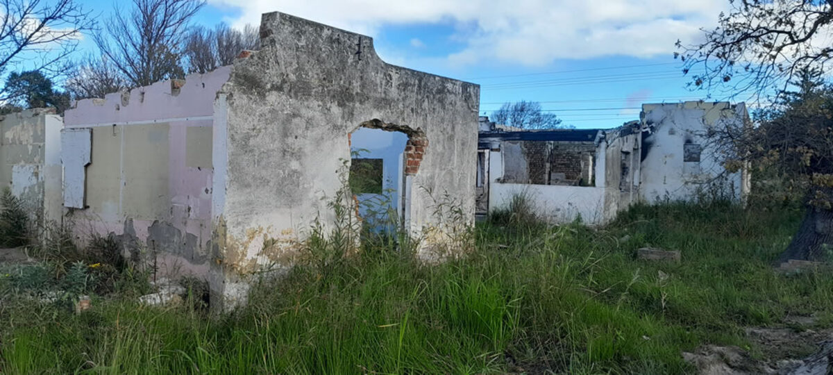The anticipated demolition of a problem building in Bridgewater, Somerset West, is long overdue, say residents.