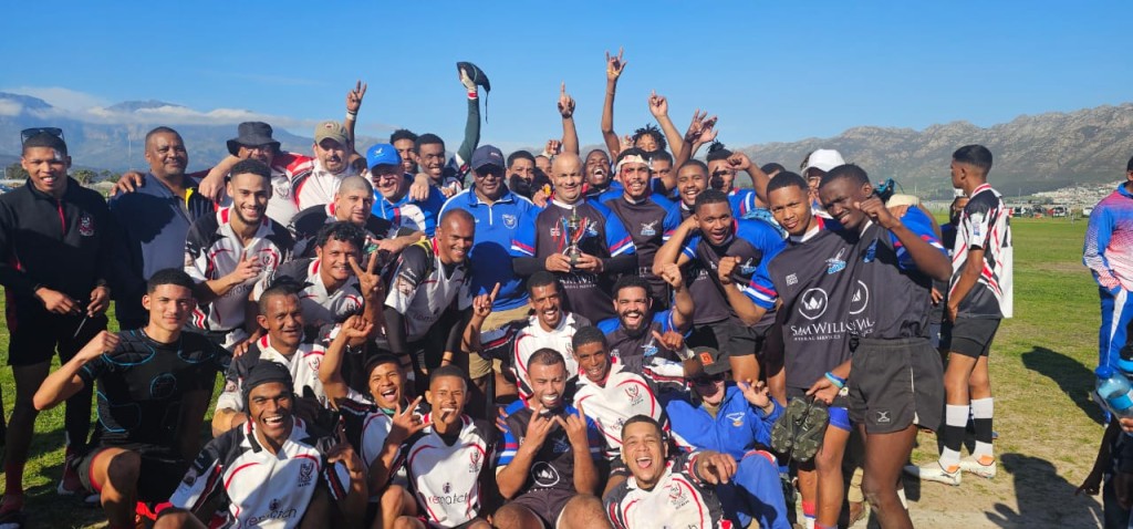 Spelers van Liga en United B-spanne verenig in sportmansgees na kompeterende vriendskaplike wedstryd