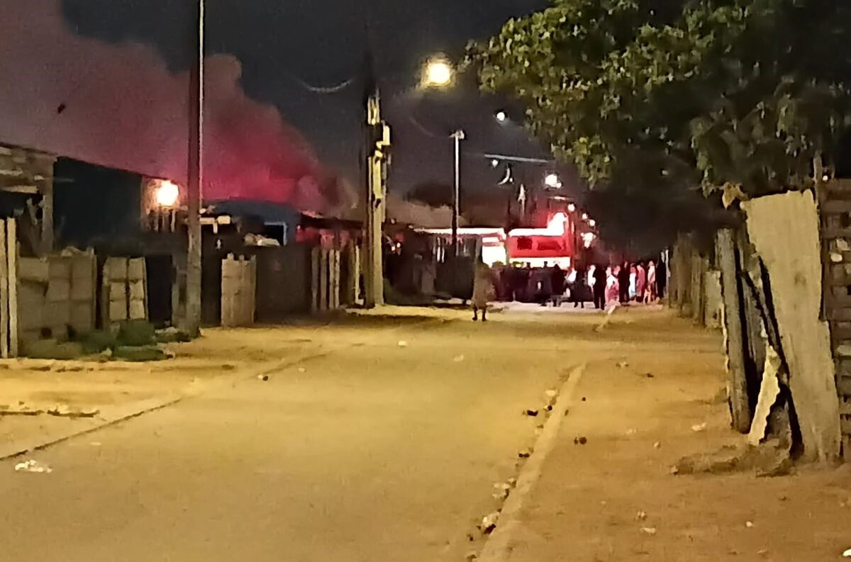 Nooddienste by brandtoneel in Broadlandspark op Vrydag 29 Augustus.