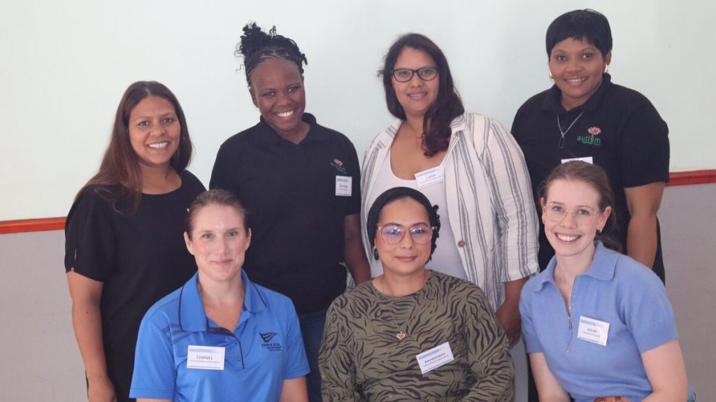 Verteenwoordigers van vier outisme-organisasies wat by die Strand-bewusmakingsessie gepraat het