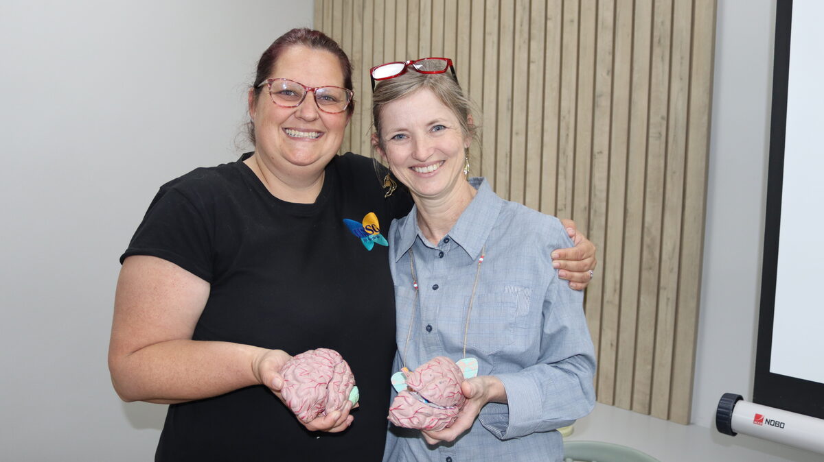 HSSG CEO Claudia Andrews and chairperson Marian Engelbrecht holding brain model