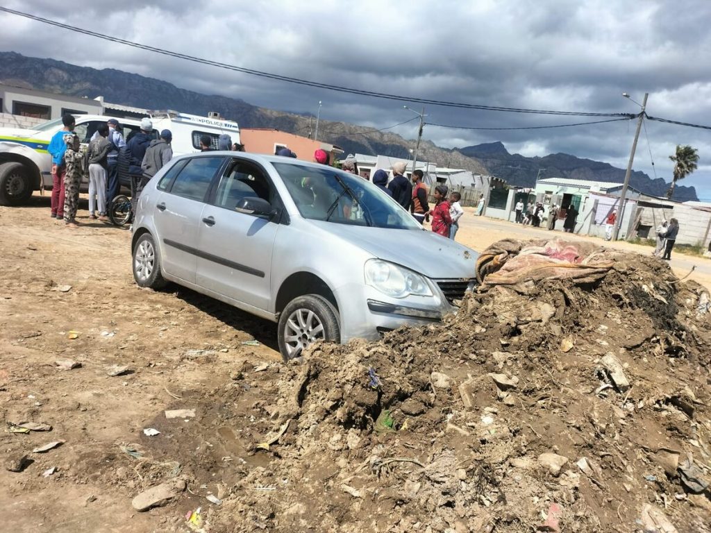 Volkswagen Polo crashed into sand bank in Broadlands Park, Strand after abalone poaching chase