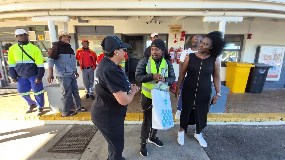 Zondani accepts goodie bag from Chantal Cerfontein of Subcouncil 8