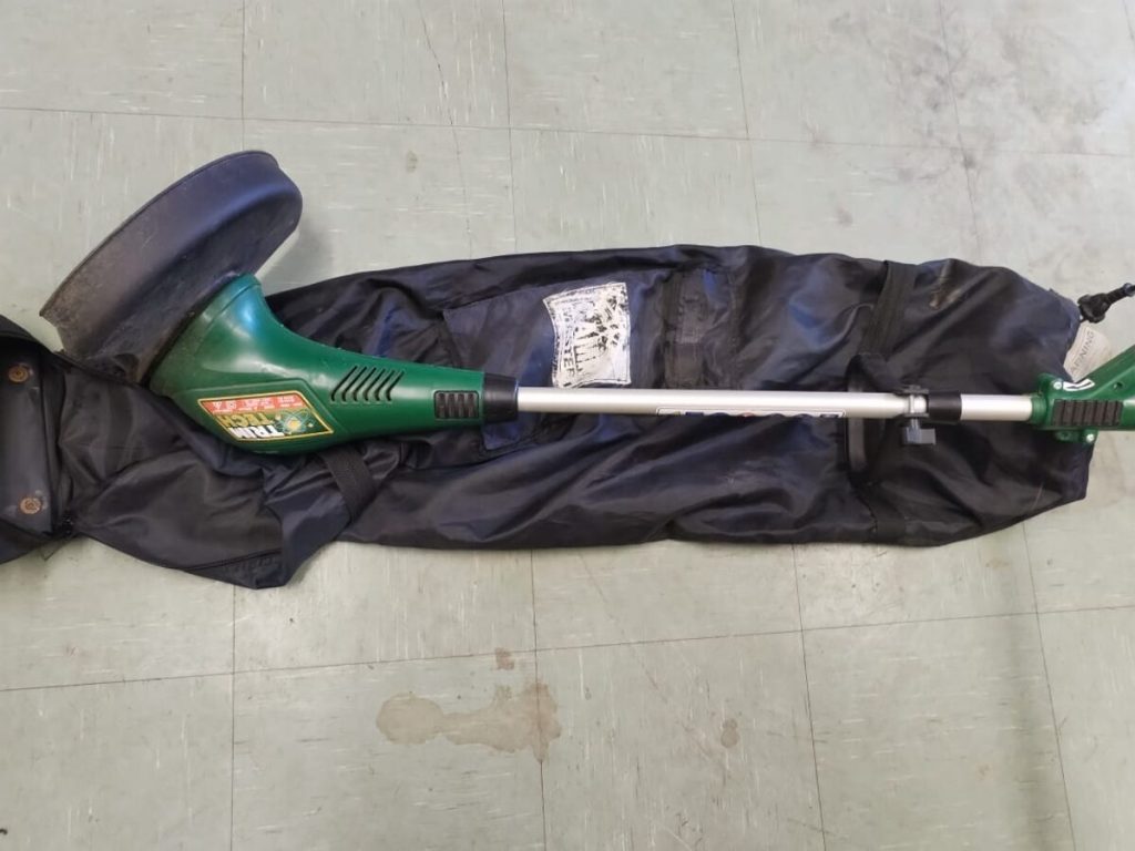 Dark green grass trimmer found abandoned on 17 March at corner of Old Stellenbosch and Helderberg streets, Somerset West