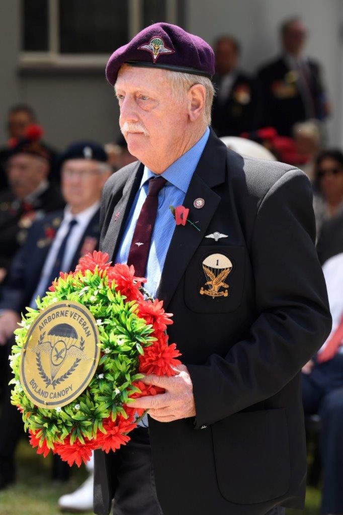 Dirk Vleghart laying a wreath on behalf of the Moth order. Photos: Peter Bee