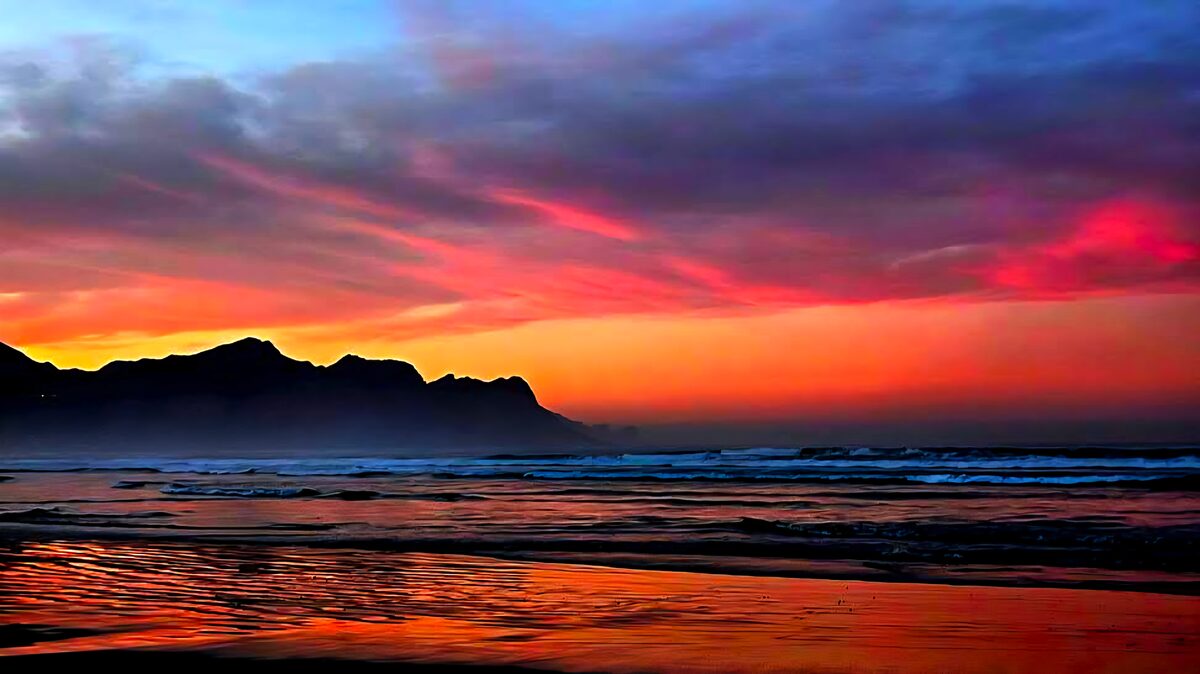 Lesersfoto: Helder kleure groet die strand