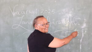 Geliefde onnie groet op 66 ná 44 jaar van onderwys in Macassar