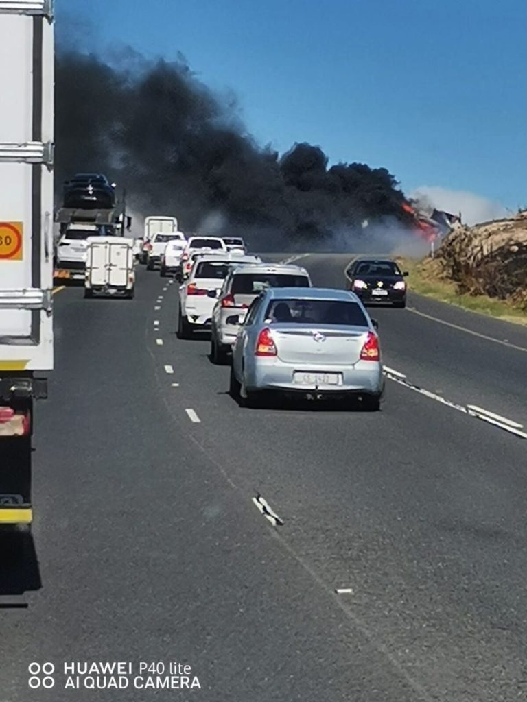 The N2 highway between Sir Lowry's Pass and Houw Hoek was closed for several hours following a fatal accident last Tuesday.
