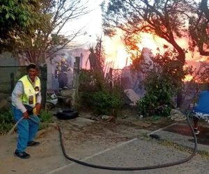 Kersdag-brand: 5 wonings verwoes, 30 mense dakloos