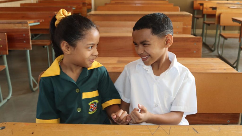 Tweeling Shernica en Shane September op hul eerste dag graad 1 by Dr. G.J. Joubert Primêre Skool