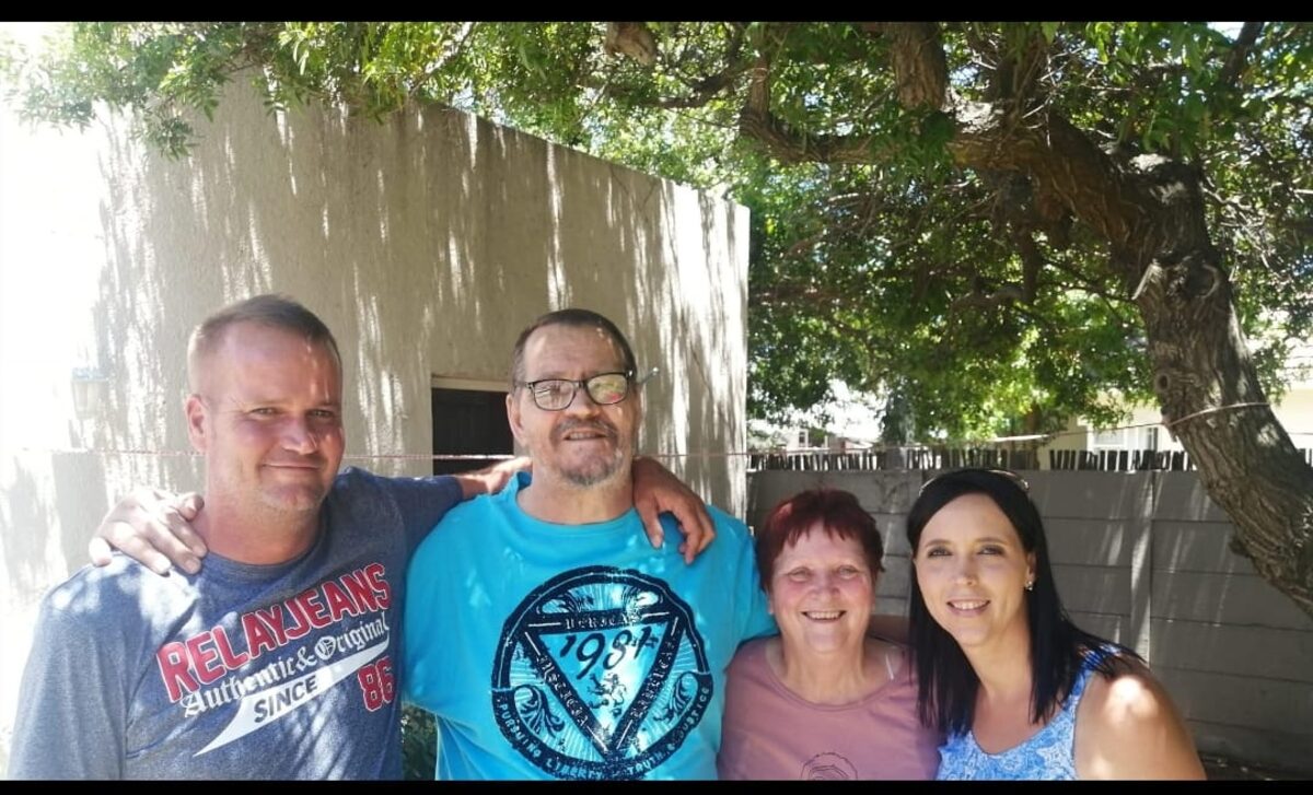 Familiefoto van die Taljaard-gesin: Jacques, Thys, Hester en Marlize Volschenk saam