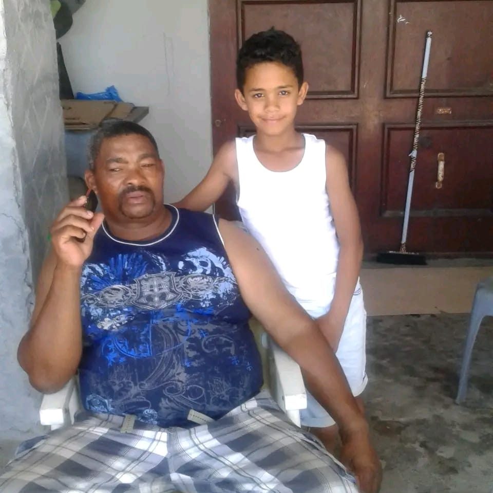 Damon de Villiers met sy kleinseun Chad de Villiers, wat op sy oupa se verjaarsdag vermoor is.