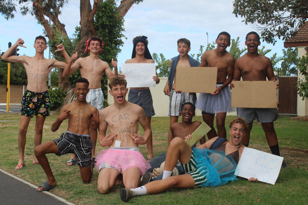 Strand-seuns maak sport van fondsinsameling