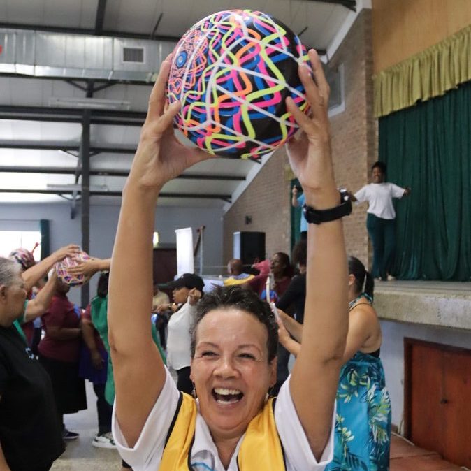 Marcele Lenders van Guiding Stars steek glimlaggend die wenstreep in die balaflos oor.