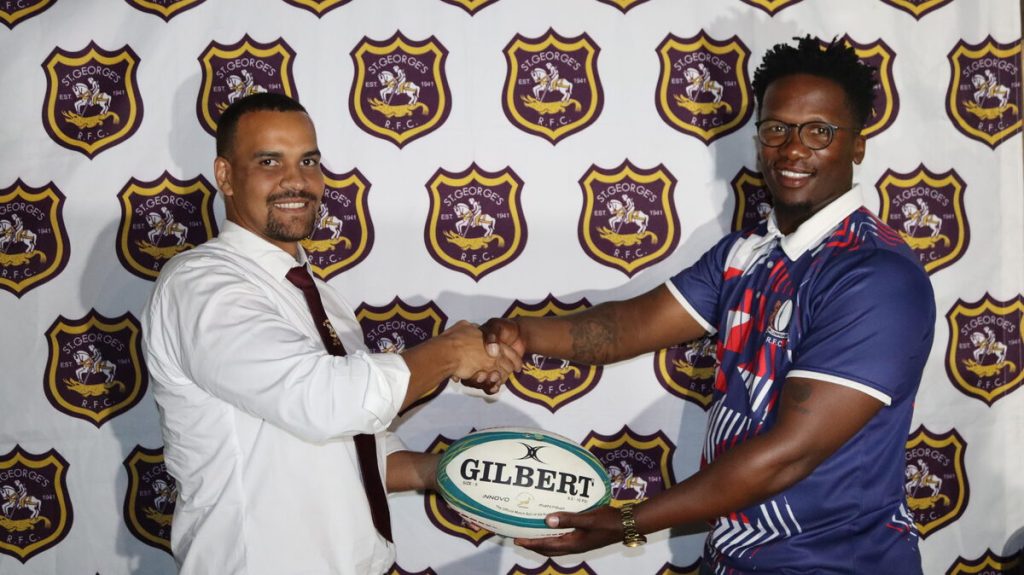 St. George's se Kyle Southon en Sir Lowrians se Ayanda Makhundayi by die loting.