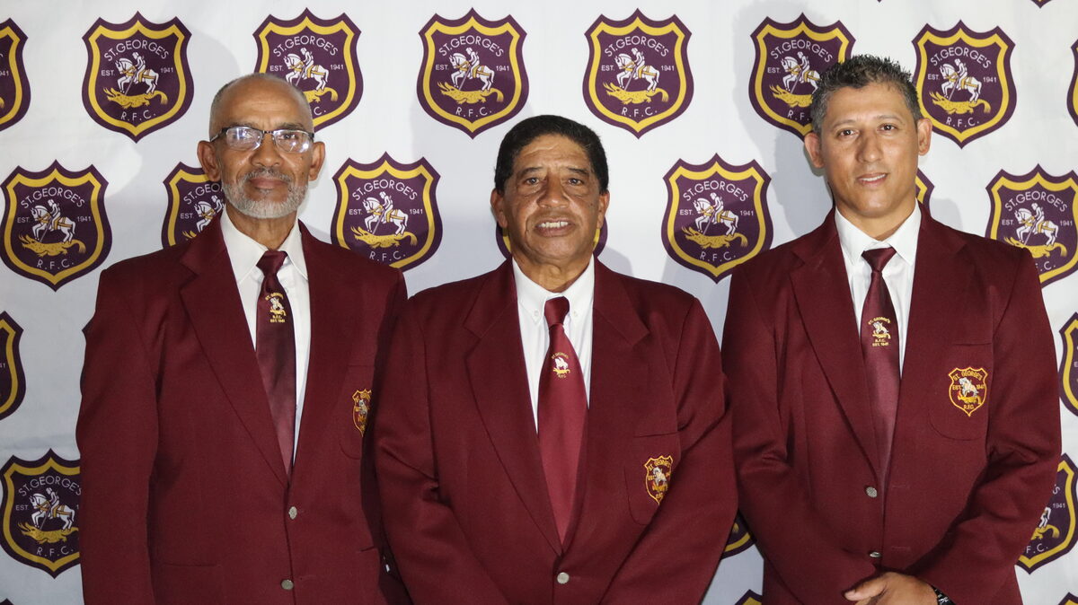 St George's-leiers Irven October, Reuben Riffel en Isador Armien by die loting-seremonie.