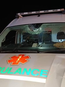 Geweld breek uit in Macassar: inwoners verbrand bande, ambulans bestook