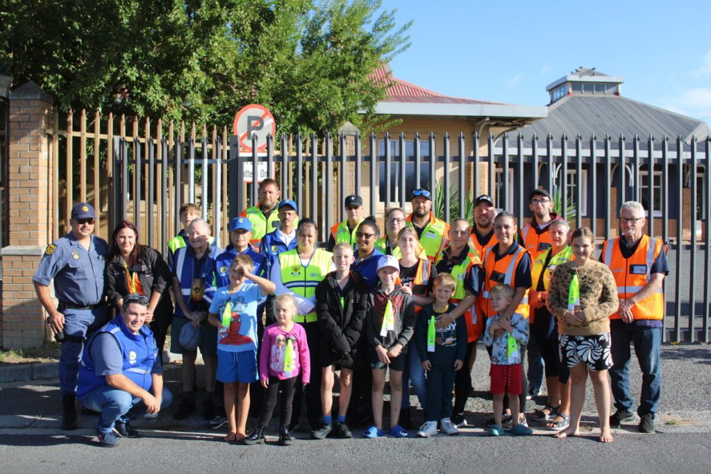 The Somerset West Community In Blue (CIB) hosted a successful awareness drive on Saturday 4 April, along with members of Afriforum Helderbergkom and Sergeant Rico van Deventer of Somerset West police. Photos: Yaseen Gaffar