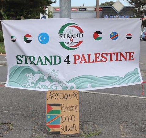 Protesters continuing demonstration with Palestinian flags despite ceasefire agreement