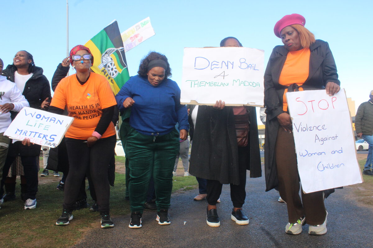 Placard demonstration at Strand court.