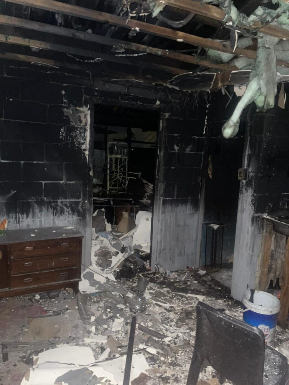 Die brandskade aan Paulina Pietersen se huis in Broadlandspark, Strand, na die brand van 21 Mei.