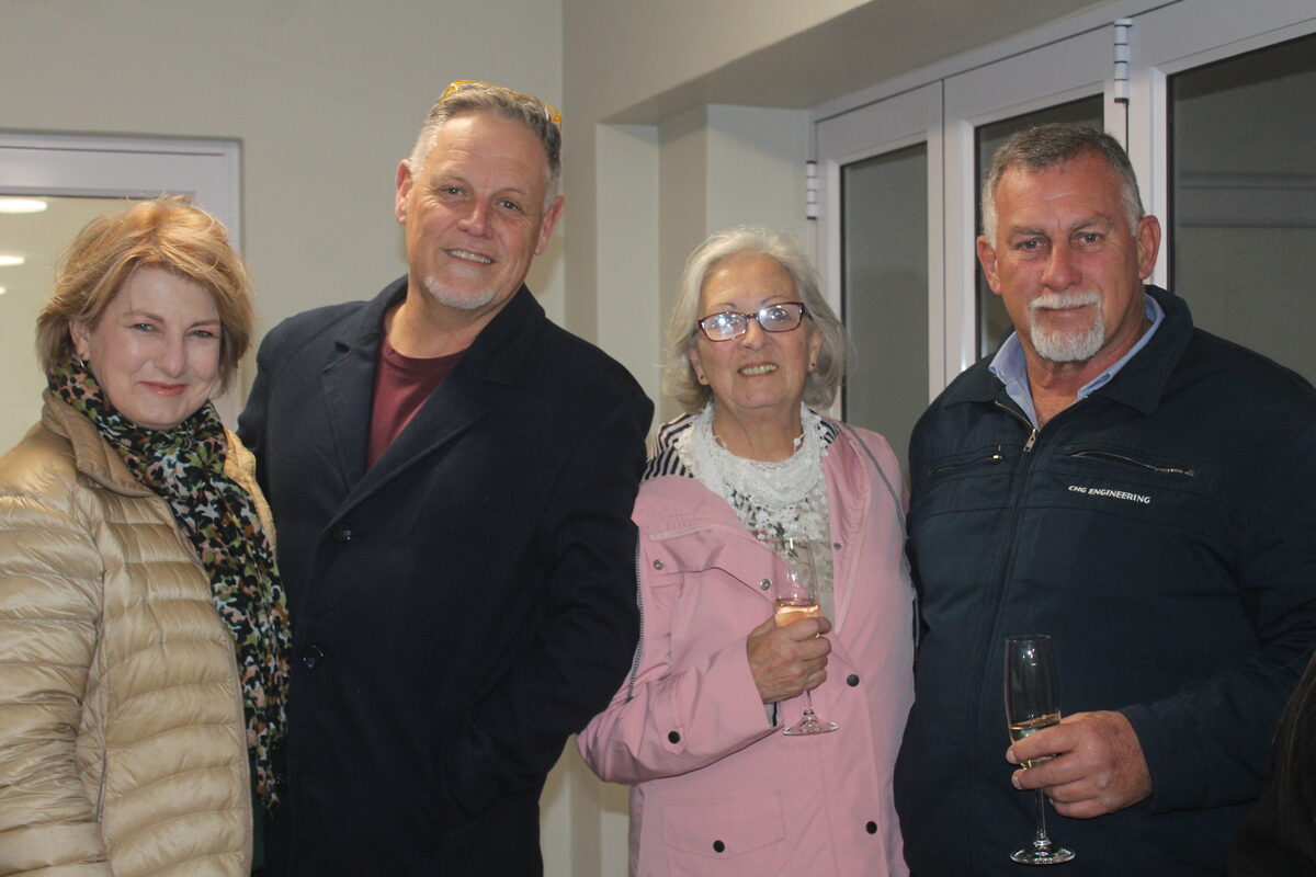 Opening van Strand-tehuis se nuwe sitkamer en veranda.