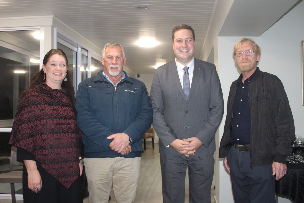 Opening van Strand-tehuis se nuwe sitkamer en veranda.