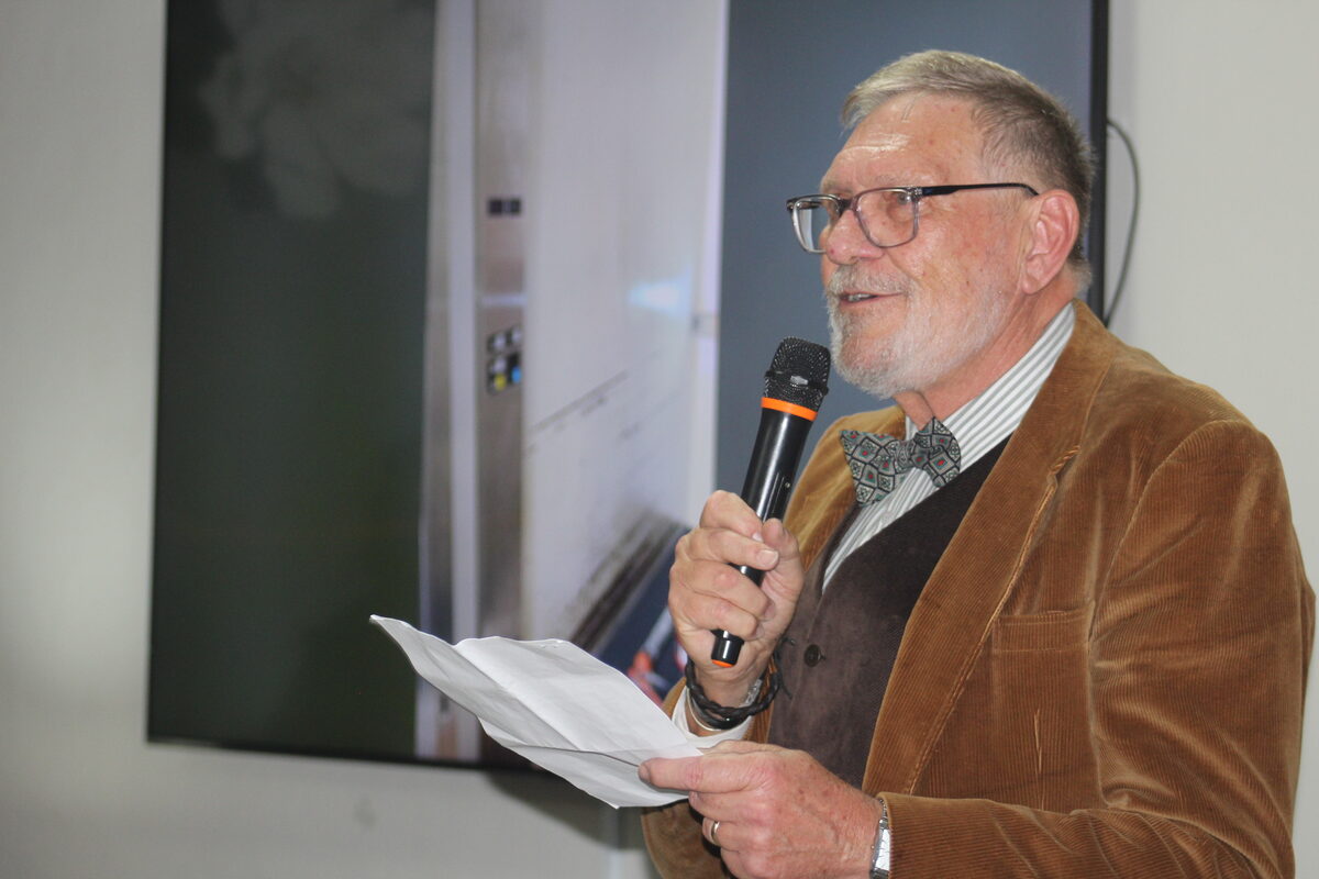Opening van Strand-tehuis se nuwe sitkamer en veranda.