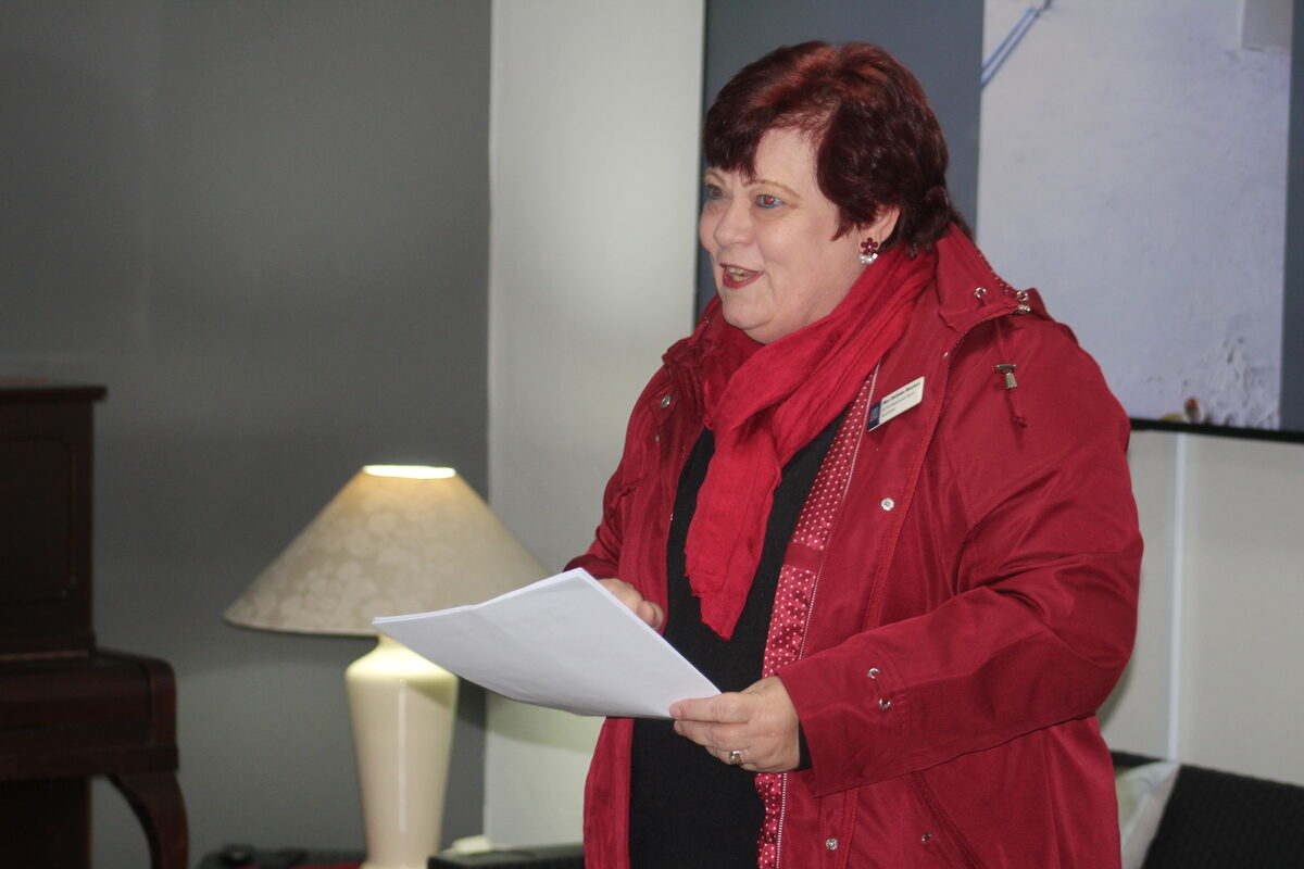 Opening van Strand-tehuis se nuwe sitkamer en veranda.