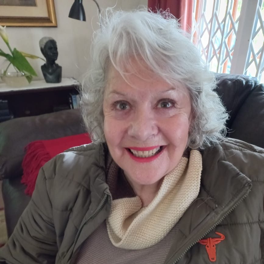 Martia Heunis deel warm en skreeusnaakse stories oor haar geliefdes in haar vierde boek.