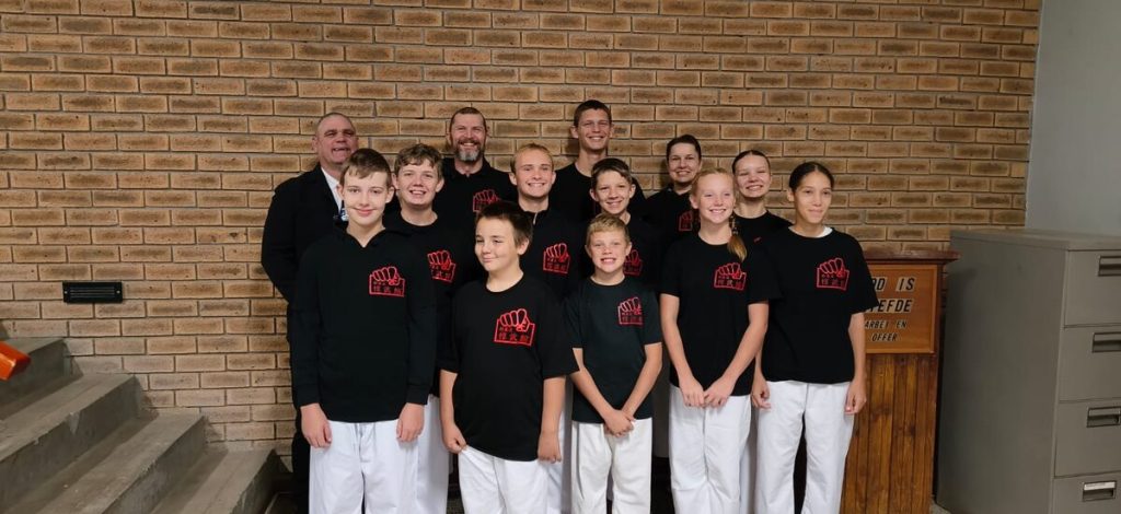 Altesaam 13 sportlui van die Junbukan Karate Dojo in Strand het onlangs aan die Boland-karatekompetisie deelgeneem en 31 medaljes huis toe gebring. Die karateka's het almal hul Boland-klere verwerf. Enigeen wat belangstel om by die dojo aan te sluit, kan sensei Stefan per WhatsApp by 079 849 5291 kontak.